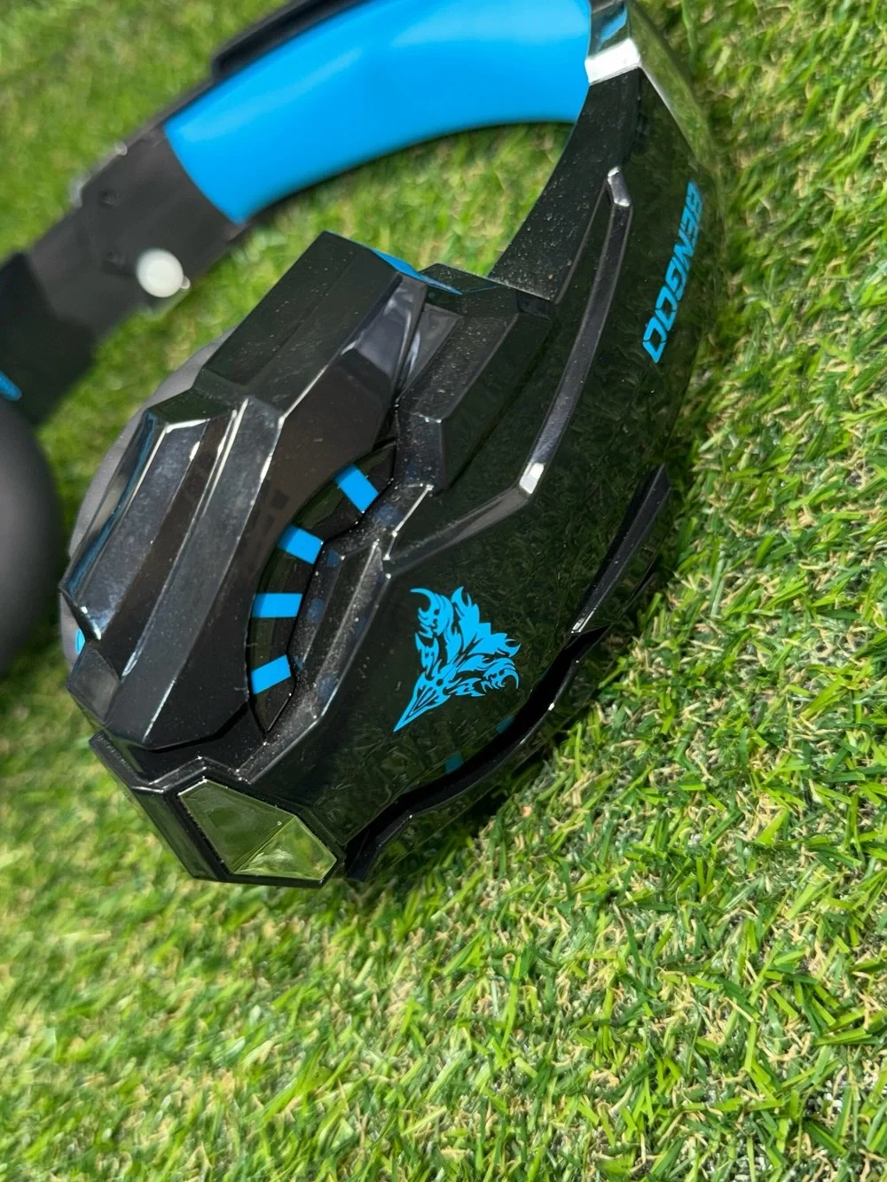 This Bengoo G9000 gaming headset Whit prominent LED lighting - Used